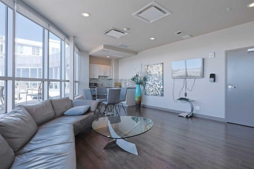 609-16 Varsity Estates Circle Nw, Calgary, AB - Indoor Photo Showing Living Room