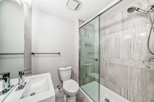 46 Panora Street Nw, Calgary, AB - Indoor Photo Showing Bathroom