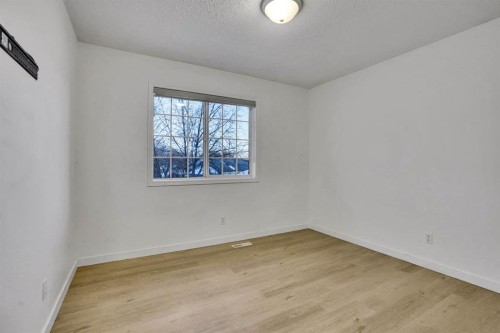 58 Lakeview Bay, Chestermere, AB 