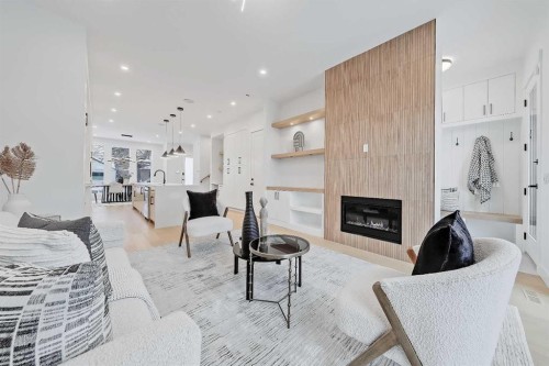 422 14 Avenue Ne, Calgary, AB - Indoor Photo Showing Living Room With Fireplace