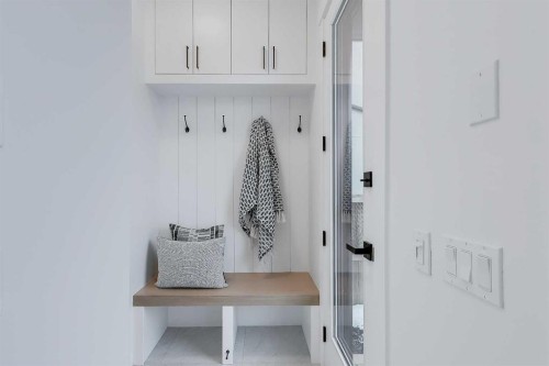 422 14 Avenue Ne, Calgary, AB - Indoor Photo Showing Other Room