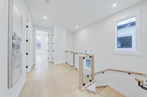 422 14 Avenue Ne, Calgary, AB - Indoor Photo Showing Other Room