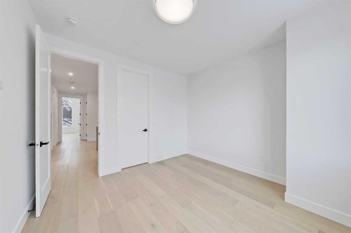 422 14 Avenue Ne, Calgary, AB - Indoor Photo Showing Other Room