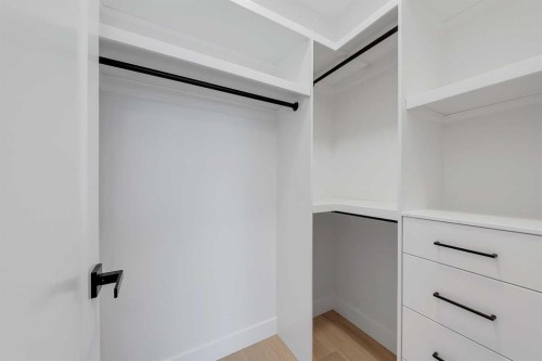 422 14 Avenue Ne, Calgary, AB - Indoor Photo Showing Other Room