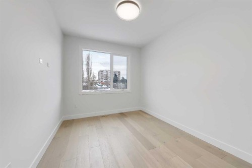 422 14 Avenue Ne, Calgary, AB - Indoor Photo Showing Other Room