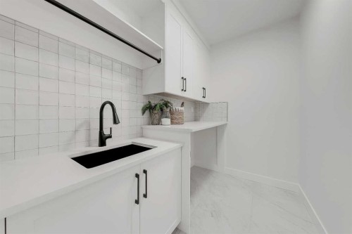 422 14 Avenue Ne, Calgary, AB - Indoor