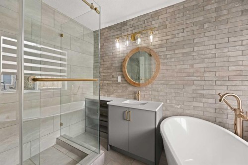 165 Canals Circle Sw, Airdrie, AB - Indoor Photo Showing Bathroom