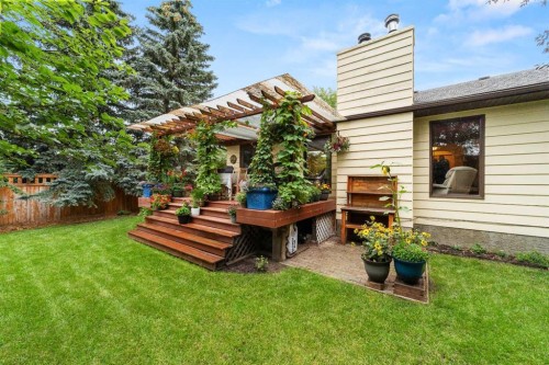 25 Westheights Drive, Didsbury, AB - Outdoor With Deck Patio Veranda