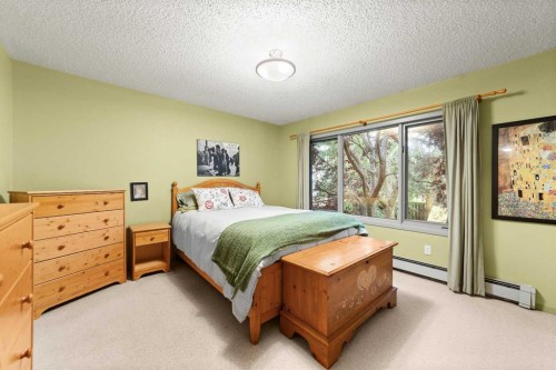25 Westheights Drive, Didsbury, AB - Indoor Photo Showing Bedroom