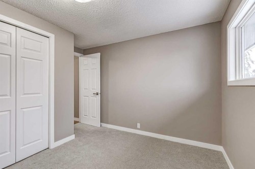 4316 4A Avenue, Calgary, AB - Indoor Photo Showing Other Room