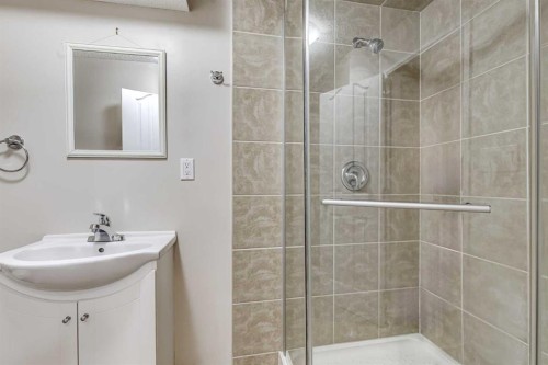 4316 4A Avenue, Calgary, AB - Indoor Photo Showing Bathroom