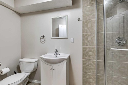 4316 4A Avenue, Calgary, AB - Indoor Photo Showing Bathroom