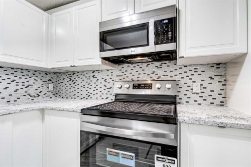 4316 4A Avenue, Calgary, AB - Indoor Photo Showing Kitchen With Upgraded Kitchen