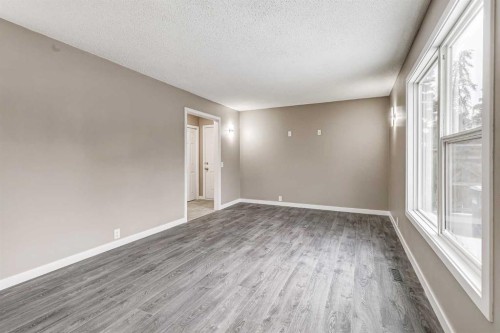 4316 4A Avenue, Calgary, AB - Indoor Photo Showing Other Room