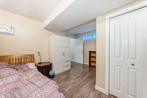 158 Somervale Close Sw, Calgary, AB - Indoor Photo Showing Bedroom