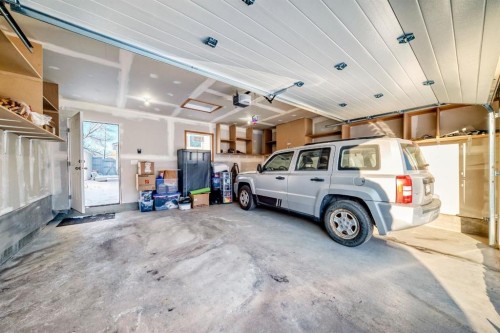 158 Somervale Close Sw, Calgary, AB - Indoor Photo Showing Garage
