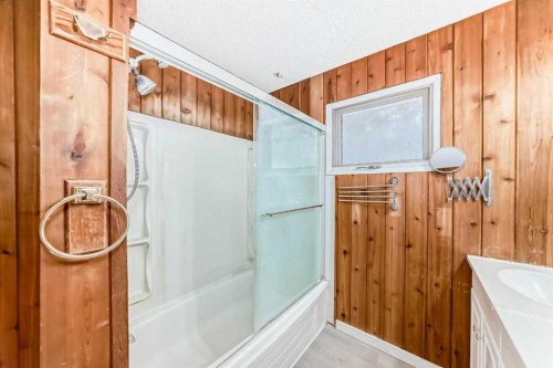 5-5400 Dalhousie Drive Nw, Calgary, AB - Indoor Photo Showing Bathroom