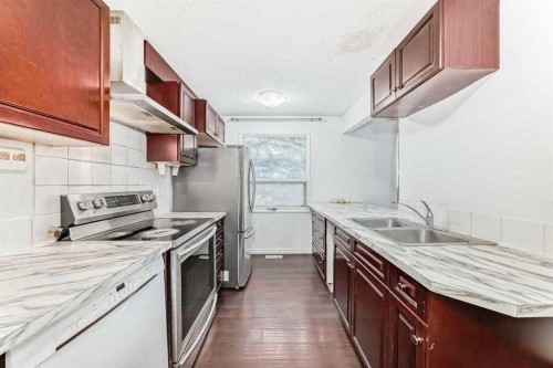 5-5400 Dalhousie Drive Nw, Calgary, AB - Indoor Photo Showing Kitchen With Double Sink