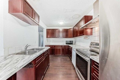 5-5400 Dalhousie Drive Nw, Calgary, AB - Indoor Photo Showing Kitchen With Double Sink