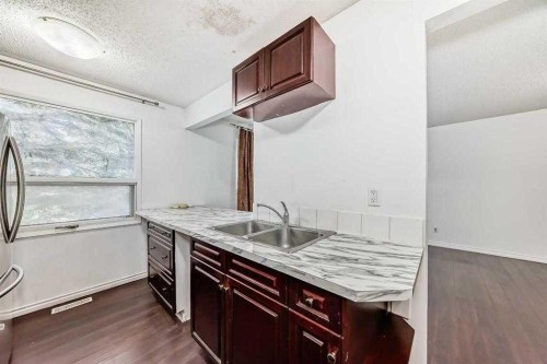 5-5400 Dalhousie Drive Nw, Calgary, AB - Indoor Photo Showing Kitchen With Double Sink