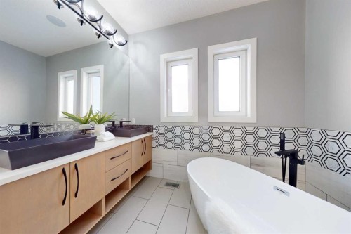 26 Patina Hill Sw, Calgary, AB - Indoor Photo Showing Bathroom