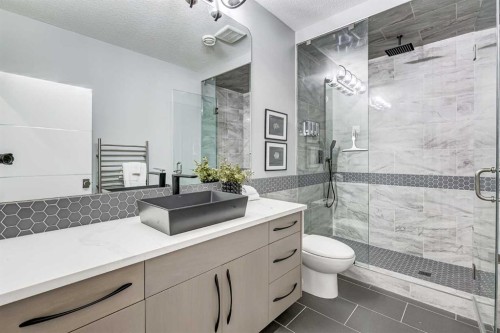 26 Patina Hill Sw, Calgary, AB - Indoor Photo Showing Bathroom