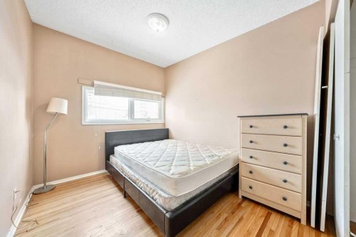 706 68 Avenue Sw, Calgary, AB - Indoor Photo Showing Bedroom