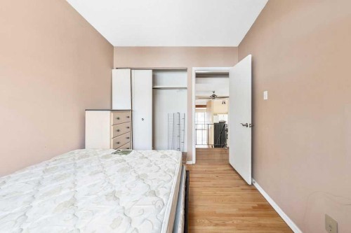 706 68 Avenue Sw, Calgary, AB - Indoor Photo Showing Bedroom