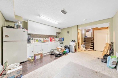 706 68 Avenue Sw, Calgary, AB - Indoor