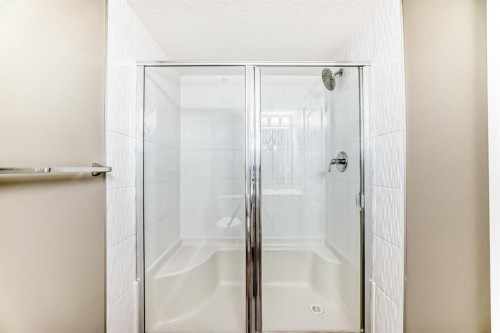 606-20 Kincora Glen Park Nw, Calgary, AB - Indoor Photo Showing Bathroom