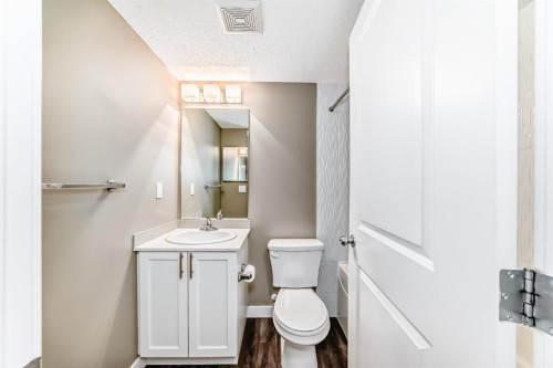 606-20 Kincora Glen Park Nw, Calgary, AB - Indoor Photo Showing Bathroom