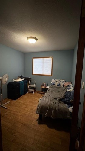 72 Herder Drive, Sylvan Lake, AB - Indoor Photo Showing Bedroom