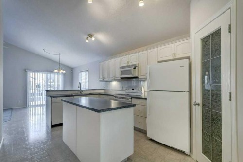 36 Brightondale Crescent Se, Calgary, AB - Indoor Photo Showing Kitchen