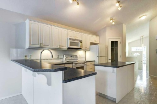 36 Brightondale Crescent Se, Calgary, AB - Indoor Photo Showing Kitchen