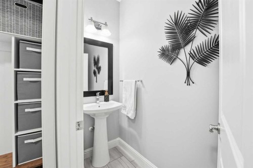 166 Fireside Bend, Cochrane, AB - Indoor Photo Showing Bathroom