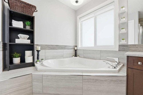 166 Fireside Bend, Cochrane, AB - Indoor Photo Showing Bathroom