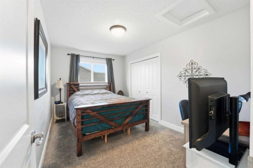166 Fireside Bend, Cochrane, AB - Indoor Photo Showing Bedroom
