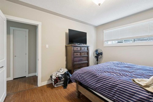 1440 45 Street Sw, Calgary, AB - Indoor Photo Showing Bedroom