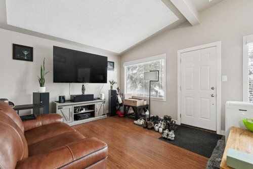 1440 45 Street Sw, Calgary, AB - Indoor Photo Showing Other Room