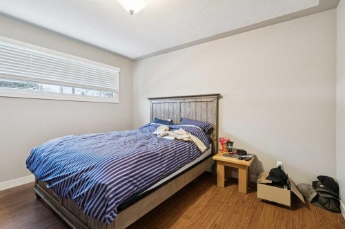1440 45 Street Sw, Calgary, AB - Indoor Photo Showing Bedroom