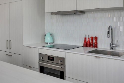 1107-615 6 Avenue Se, Calgary, AB - Indoor Photo Showing Kitchen