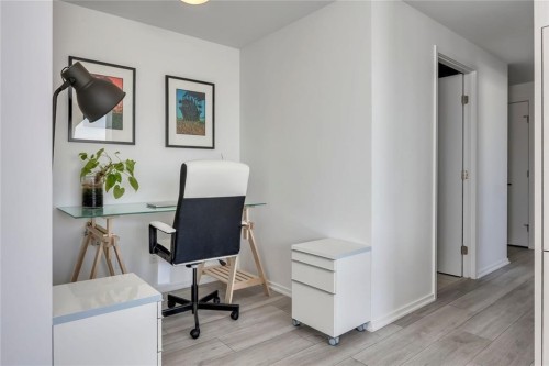 1107-615 6 Avenue Se, Calgary, AB - Indoor Photo Showing Office