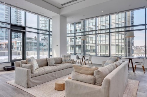 1107-615 6 Avenue Se, Calgary, AB - Indoor Photo Showing Living Room