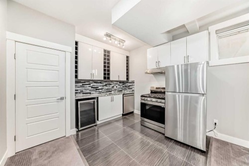 230 37 Street Nw, Calgary, AB - Indoor Photo Showing Kitchen