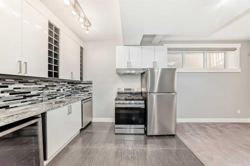 230 37 Street Nw, Calgary, AB - Indoor Photo Showing Kitchen