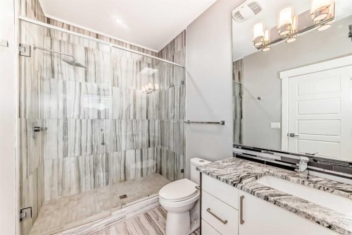 230 37 Street Nw, Calgary, AB - Indoor Photo Showing Bathroom