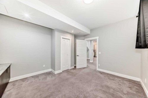 230 37 Street Nw, Calgary, AB - Indoor Photo Showing Other Room