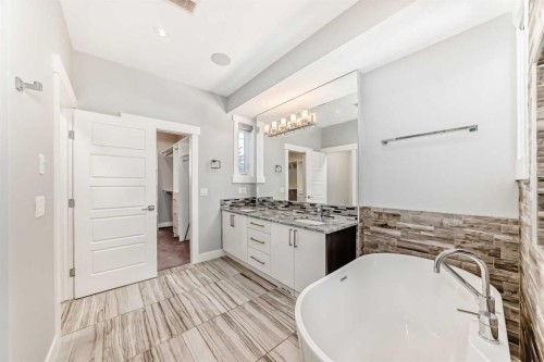 230 37 Street Nw, Calgary, AB - Indoor Photo Showing Bathroom