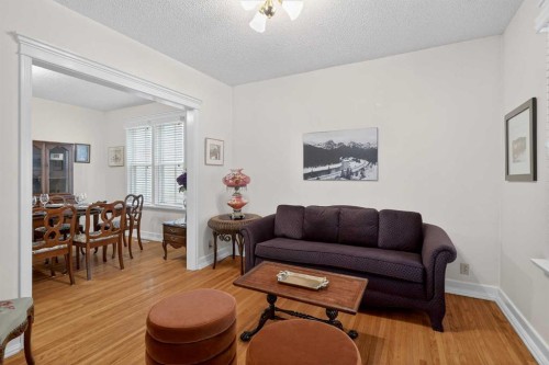 1720 11 Avenue Sw, Calgary, AB - Indoor Photo Showing Living Room