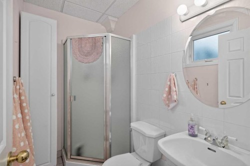 1720 11 Avenue Sw, Calgary, AB - Indoor Photo Showing Bathroom